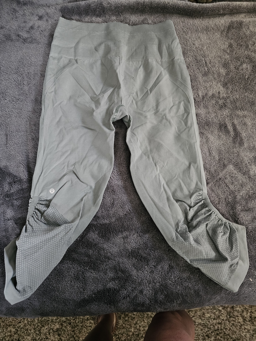 lululemon sage green cropped leggings